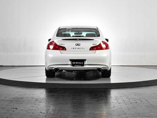 2015 INFINITI Q40 Base