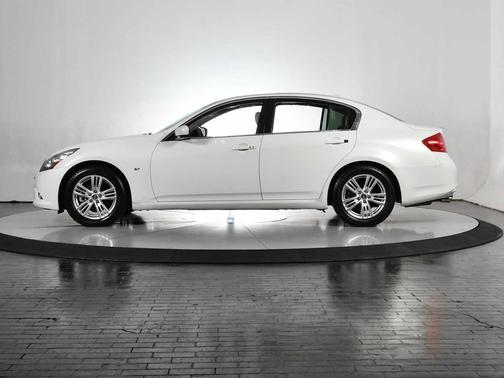 2015 INFINITI Q40 Base