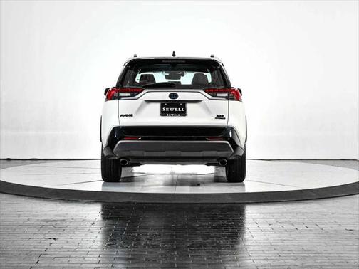 2020 Toyota RAV4 Hybrid SE