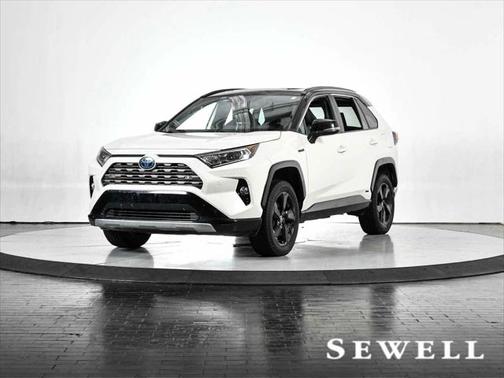 2020 Toyota RAV4 Hybrid SE
