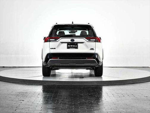 2020 Toyota RAV4 Hybrid SE