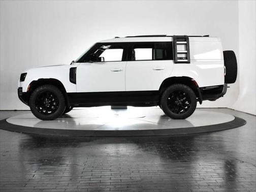 2024 Land Rover Defender 130 P400 Outbound