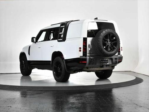 2024 Land Rover Defender 130 P400 Outbound