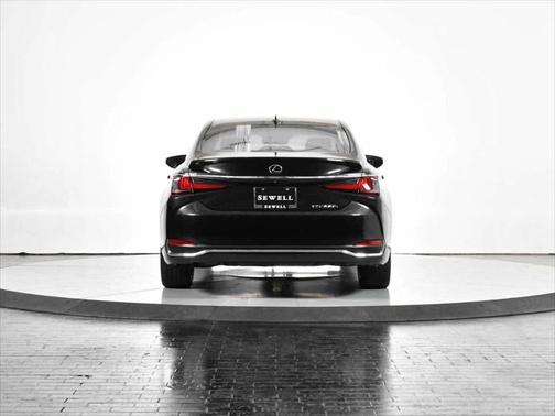 2024 Lexus ES 300h Base
