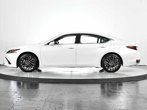 2024 Lexus ES 300h Ultra Luxury