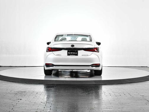 2024 Lexus ES 300h Ultra Luxury