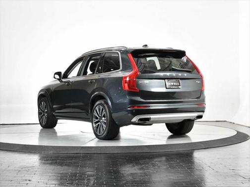 2021 Volvo XC90 T6 Momentum