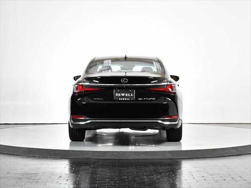 2024 Lexus ES 250 Base