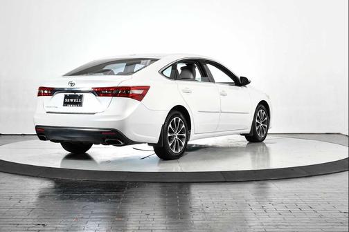 2017 Toyota Avalon XLE