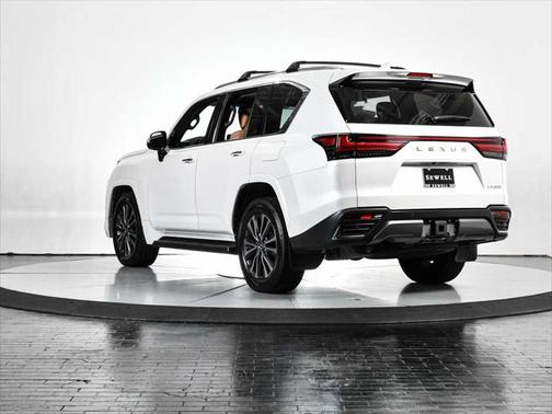 2022 Lexus LX 600 Base