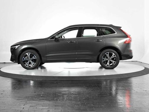 2022 Volvo XC60 B5 Momentum