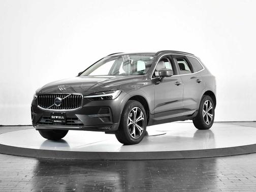 2022 Volvo XC60 B5 Momentum