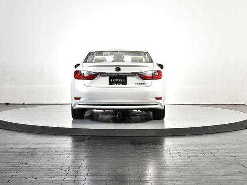 2016 Lexus ES 300h Base