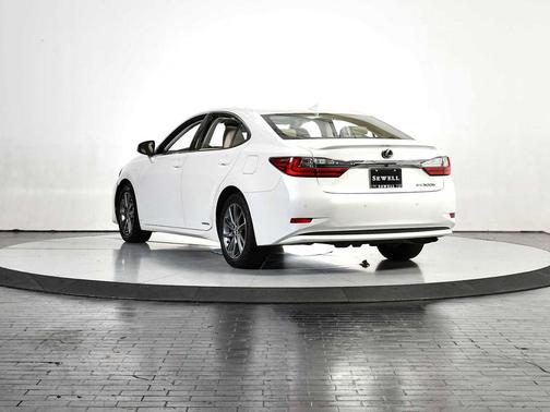 2016 Lexus ES 300h Base