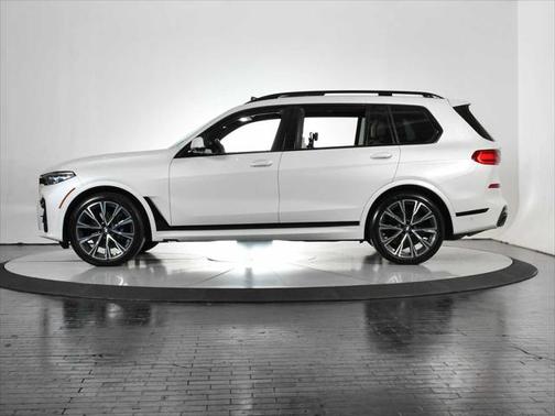 2022 BMW X7 M50i