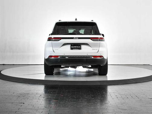 Bright White Clearcoat 2025 Jeep Grand Cherokee Limited