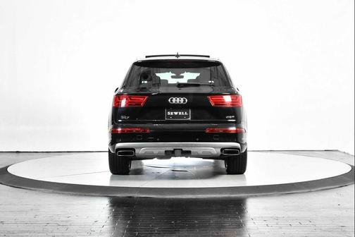 Orca Black Metallic 2018 Audi Q7 3.0T Prestige