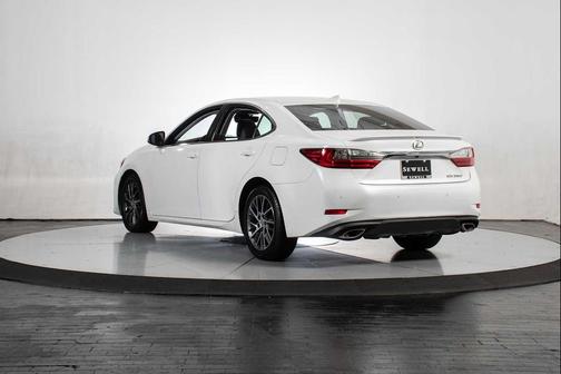 Eminent White Pearl 2017 Lexus ES 350 Base