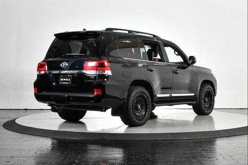 2017 Toyota Land Cruiser Base