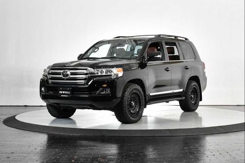 2017 Toyota Land Cruiser Base