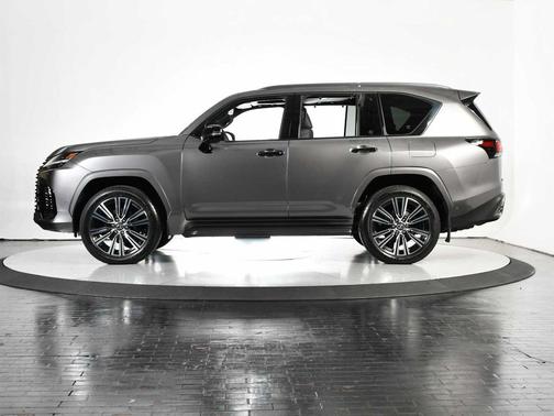 2025 Lexus LX 700h Luxury