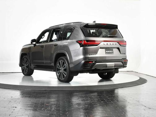 2025 Lexus LX 700h Luxury