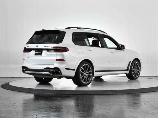 2023 BMW X7 M60i