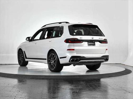 2023 BMW X7 M60i