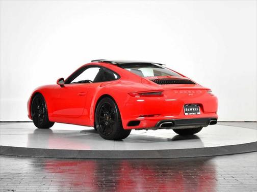 2018 Porsche 911 Carrera