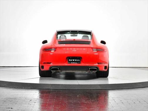 2018 Porsche 911 Carrera