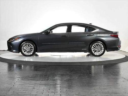 2022 Lexus ES 300h Ultra Luxury
