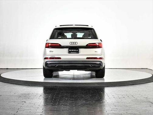 2023 Audi Q7 45 Premium Plus