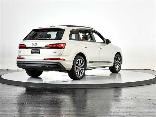 2023 Audi Q7 45 Premium Plus