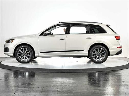 2023 Audi Q7 45 Premium Plus