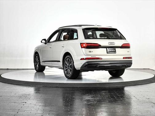 2023 Audi Q7 45 Premium Plus