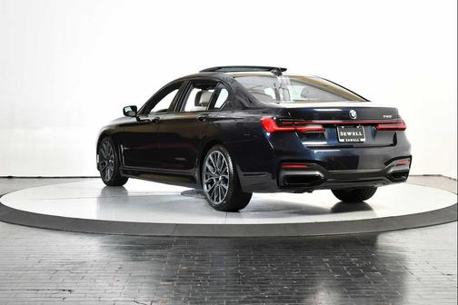 2022 BMW 740 i