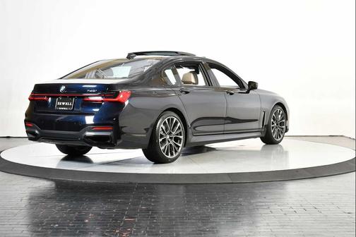 2022 BMW 740 i