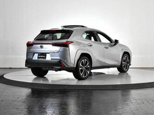 2025 Lexus UX 300h Premium
