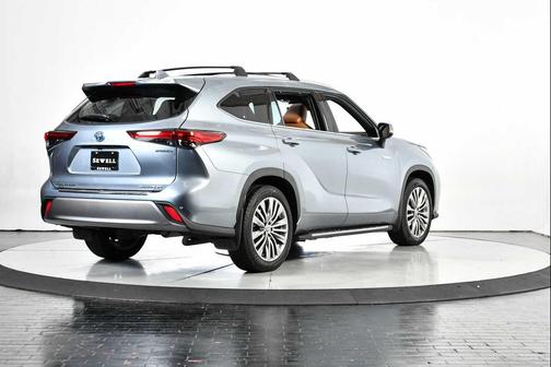 2021 Toyota Highlander Hybrid Platinum