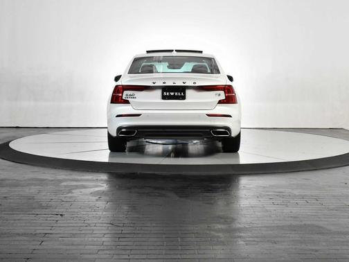 Crystal White Metallic 2021 Volvo S60 T5
