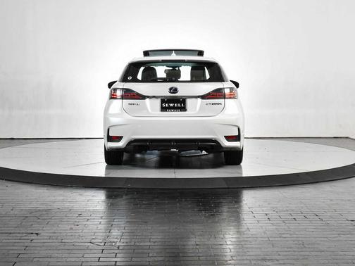 Eminent White Pearl 2017 Lexus CT 200h Base