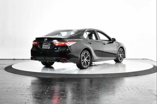 Midnight Black Metallic 2018 Toyota Camry SE
