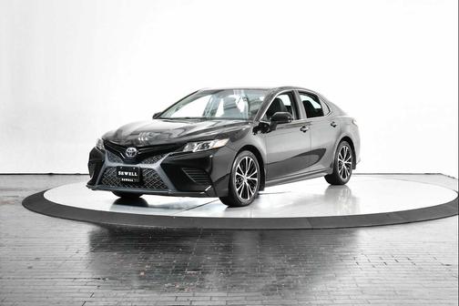 Midnight Black Metallic 2018 Toyota Camry SE