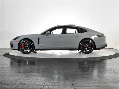 2022 Porsche Panamera GTS