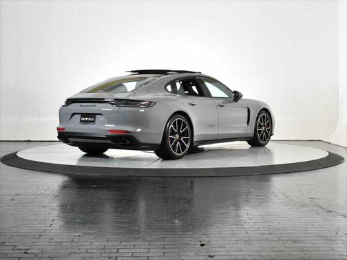 2022 Porsche Panamera GTS