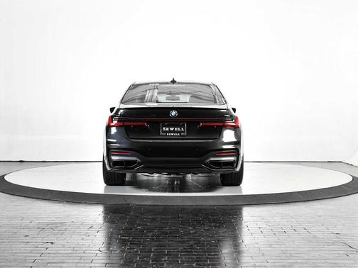 2021 BMW M760 xDrive