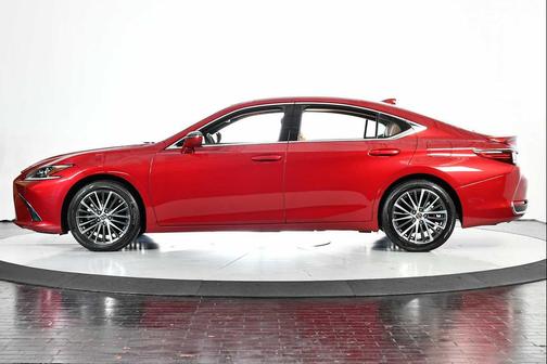 2024 Lexus ES 300h Base