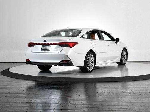 2019 Toyota Avalon Hybrid Limited