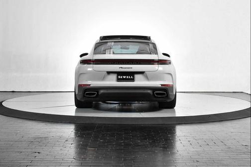 2025 Porsche Panamera 4
