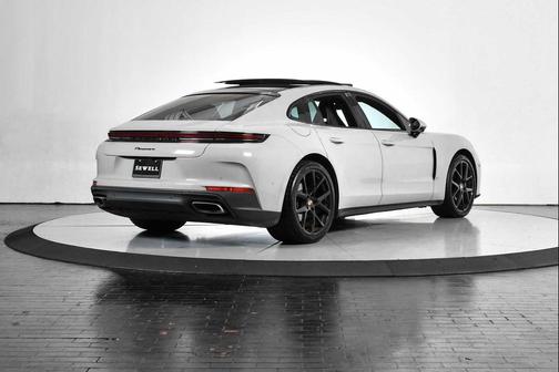 2025 Porsche Panamera 4